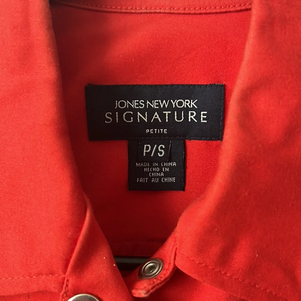 Red jacket - Picture 2 of 2